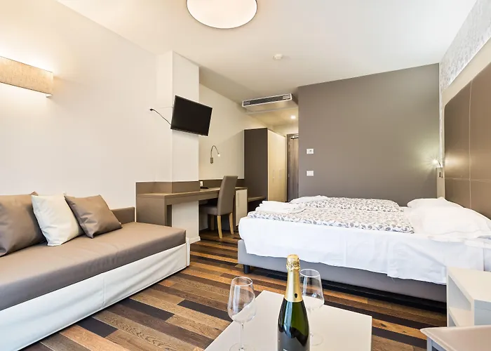 Hotel Gardesana Riva del Garda